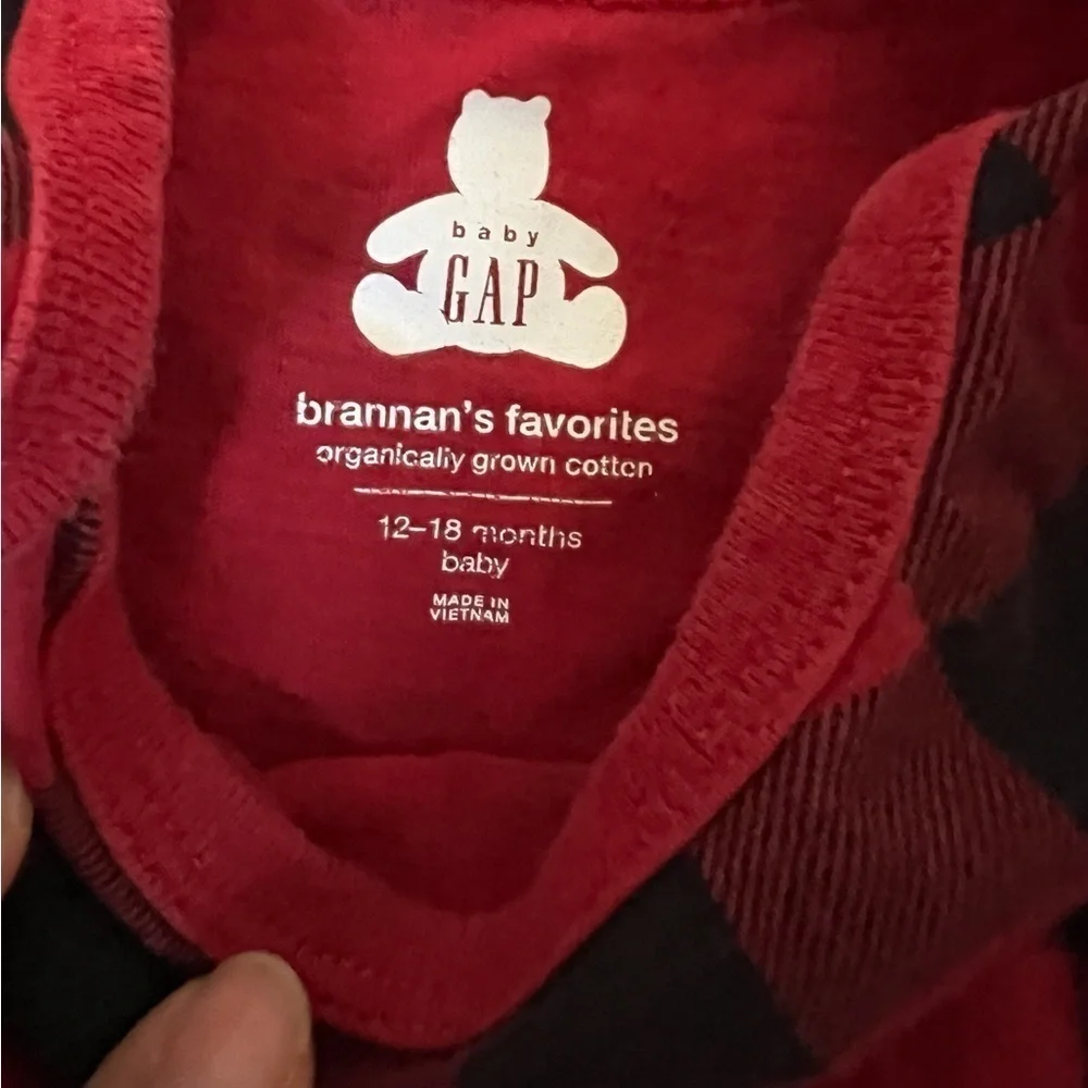 3 pants 2 onesies of 4 GAP brannan bear 1 Carters onesie 12 -18 months holiday
